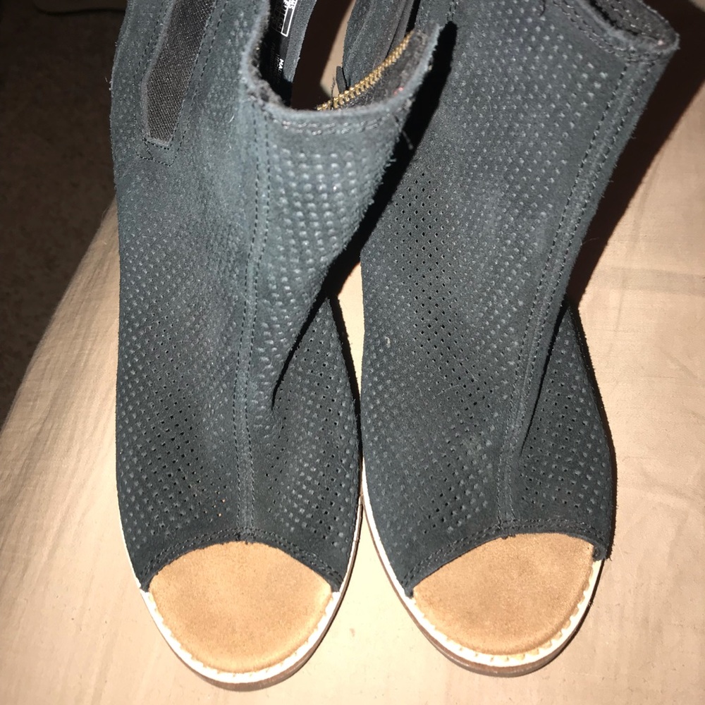 TOMS open toed booties, - Picture 4 of 4